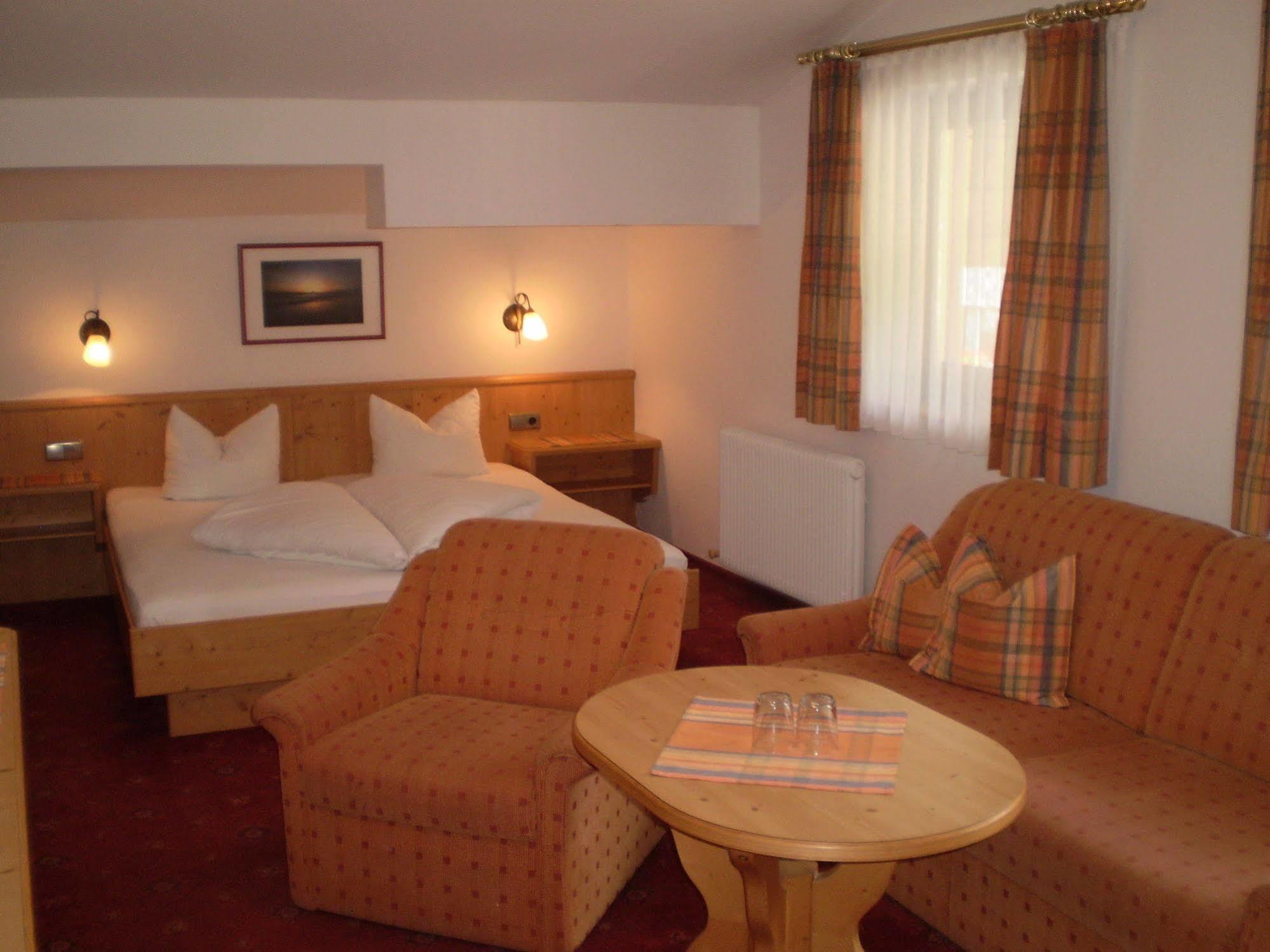 Apart Hotel Garni Strasser Zell am Ziller Exteriör bild