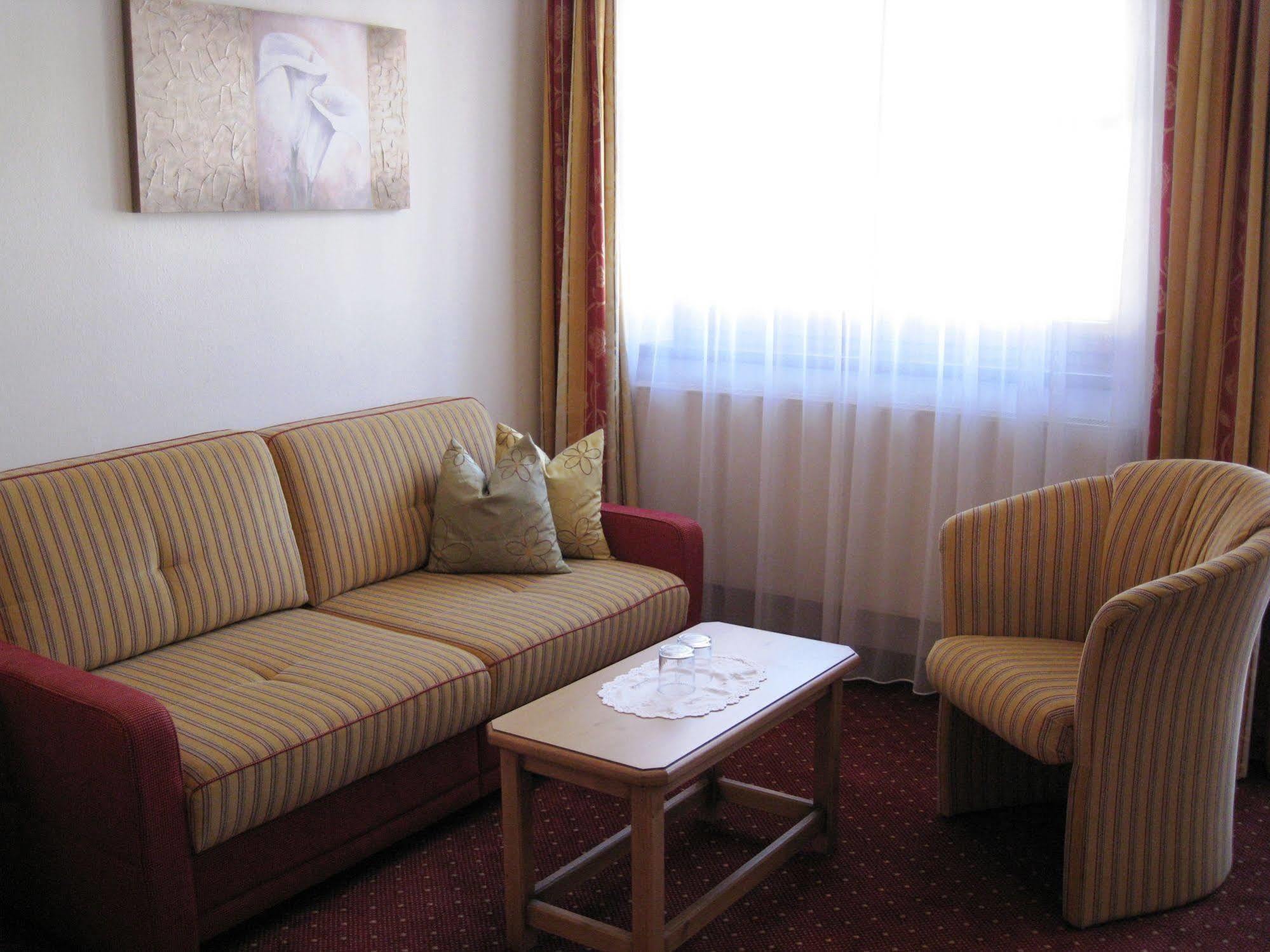 Apart Hotel Garni Strasser Zell am Ziller Exteriör bild