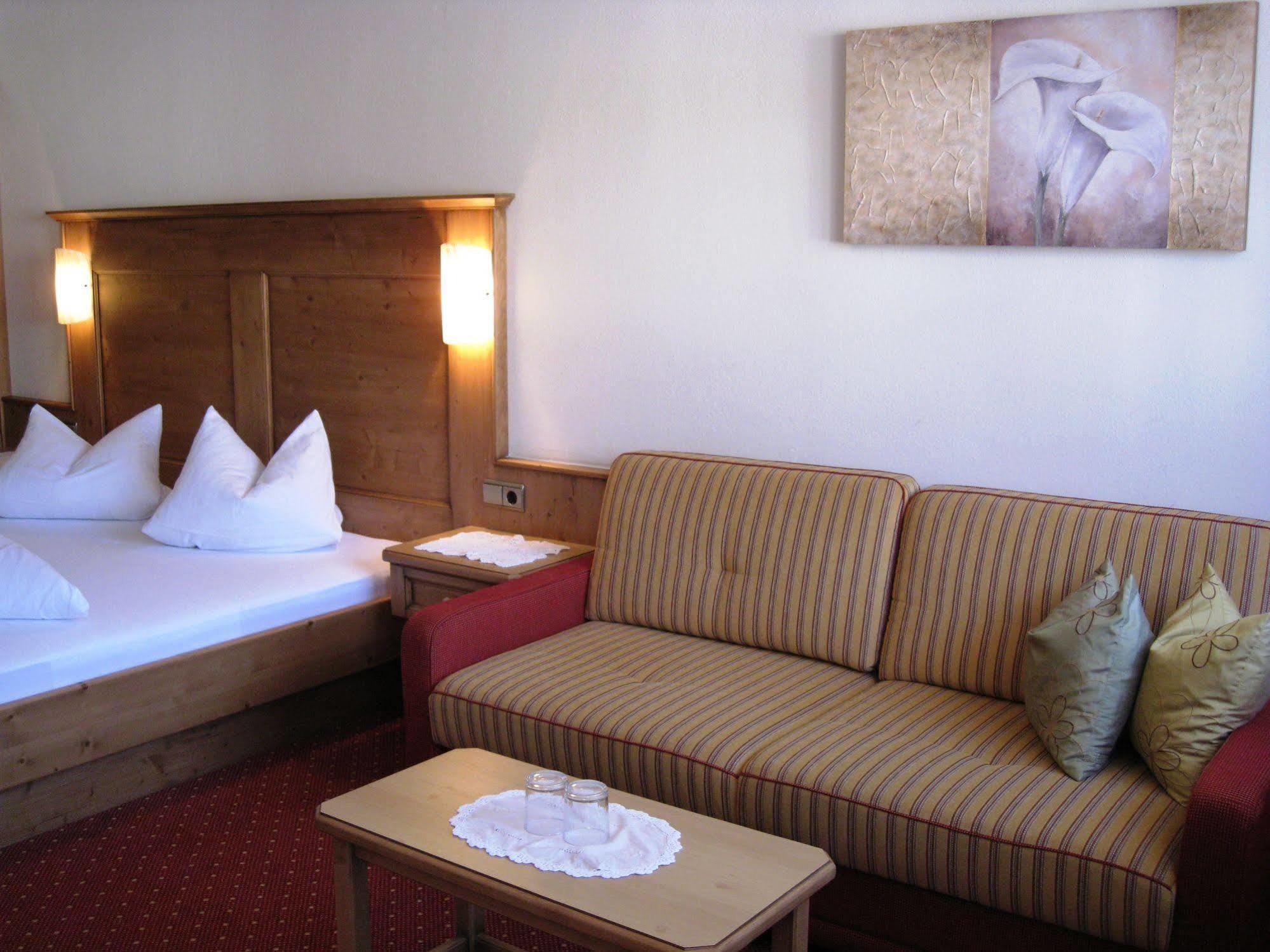 Apart Hotel Garni Strasser Zell am Ziller Exteriör bild