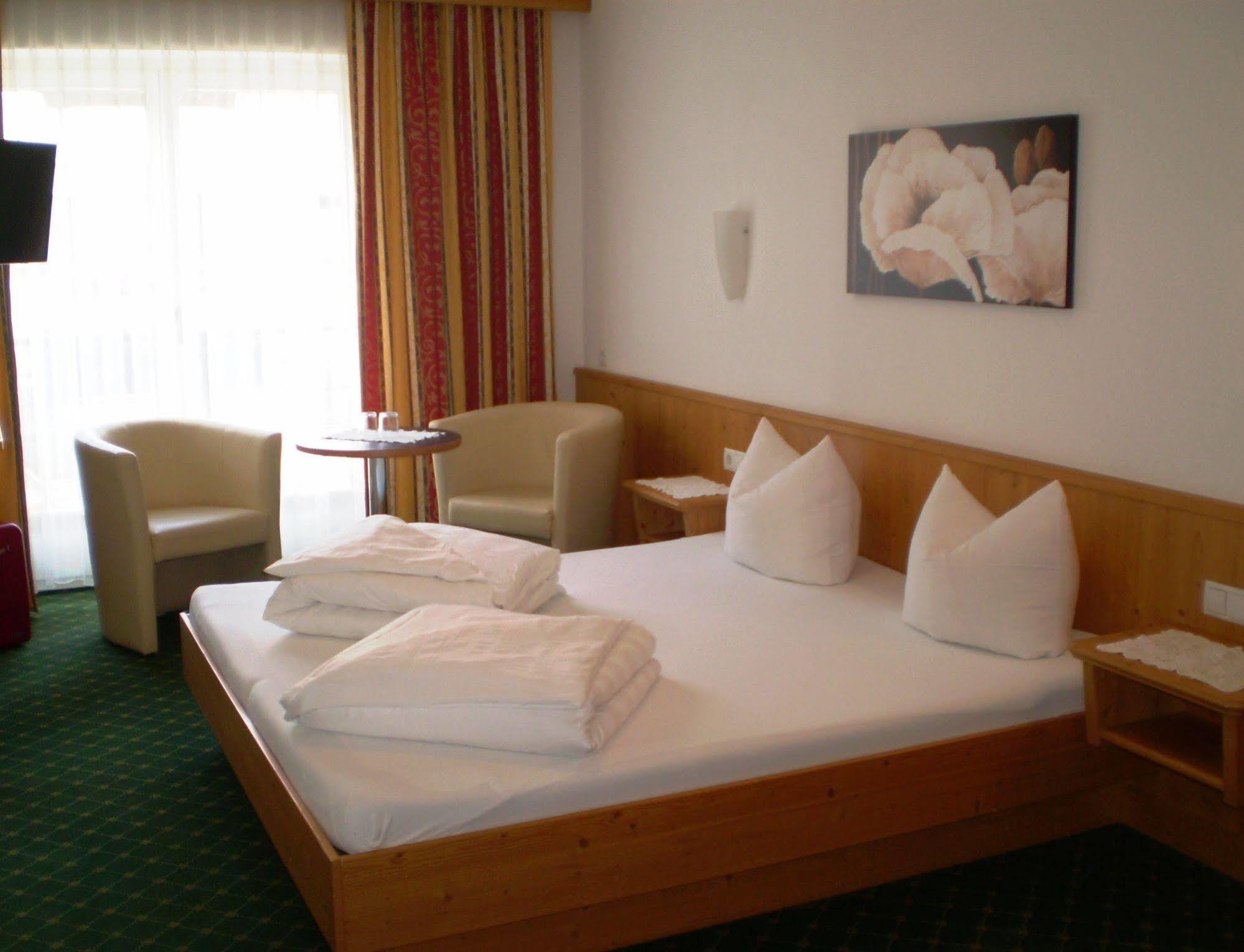 Apart Hotel Garni Strasser Zell am Ziller Exteriör bild